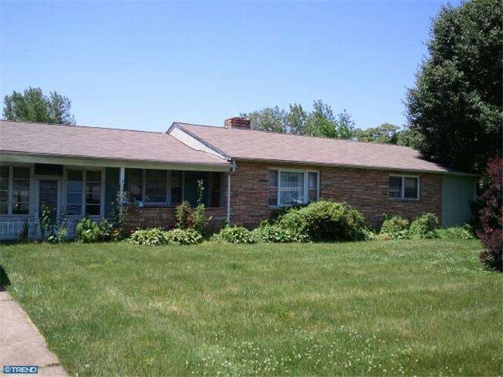 2339 Edgely Rd, Levittown, PA 19057 - photo 1