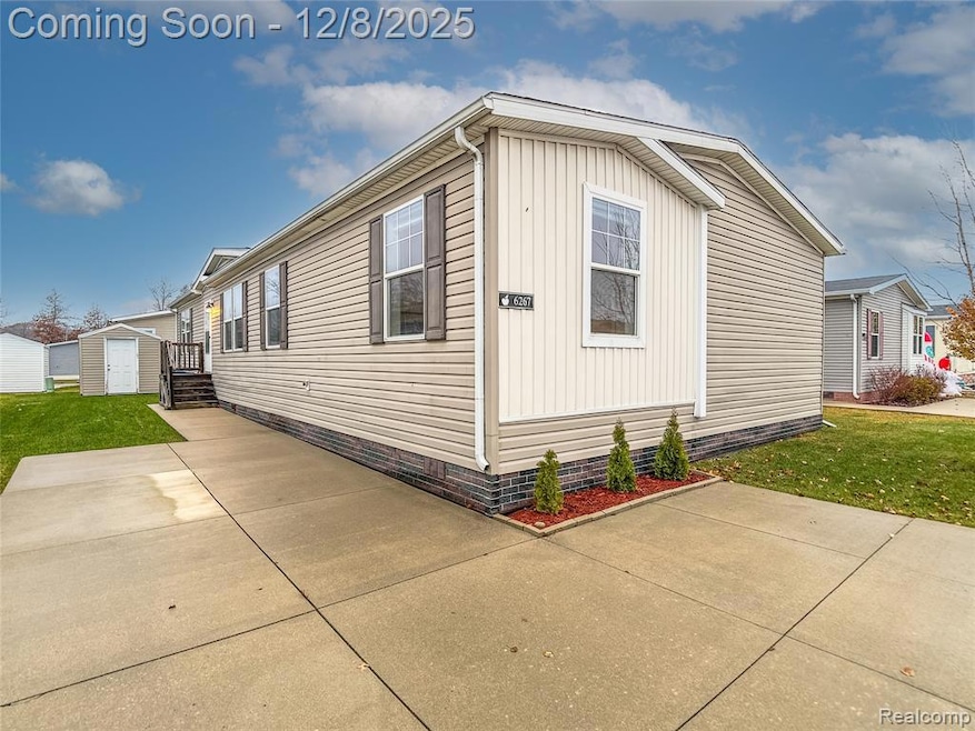 6267 Imperial Dr, Fenton, MI 48430 - photo 1