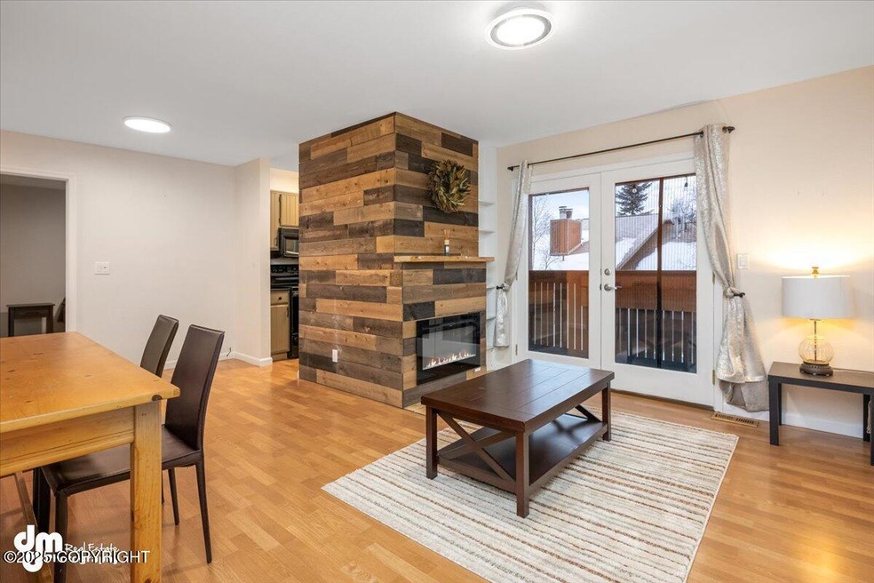 05-Living Room_SLS_-2282
