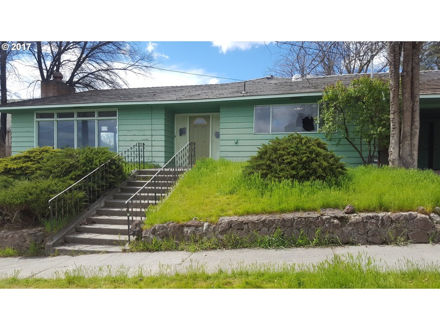 315 NW 10th St, Pendleton, OR 97801 - photo 1