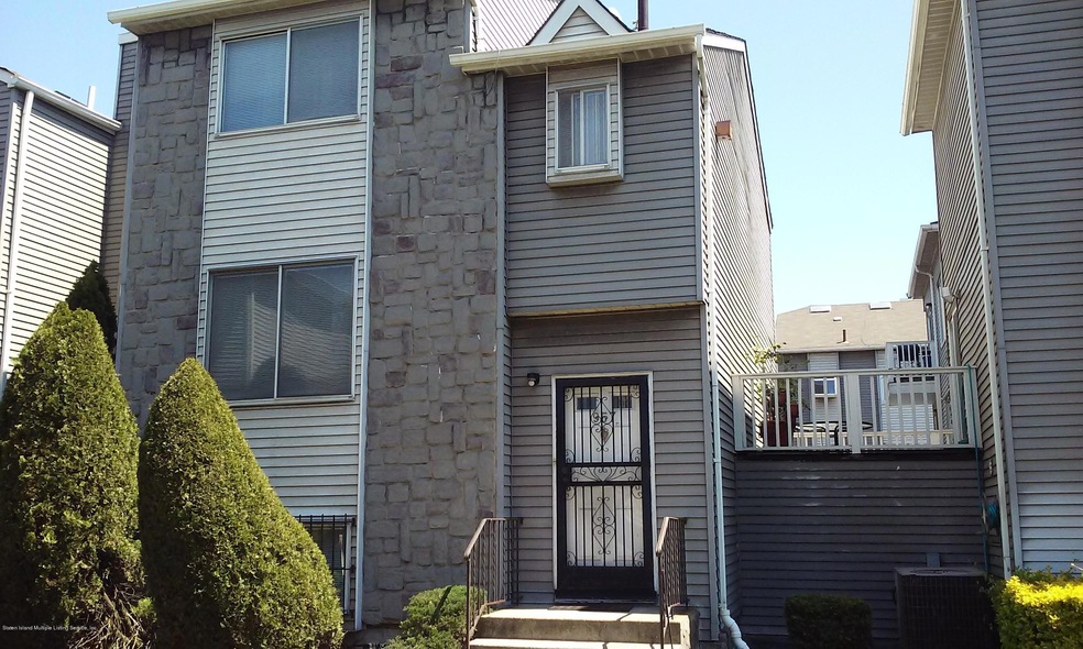 957 Goethals Rd N (11)