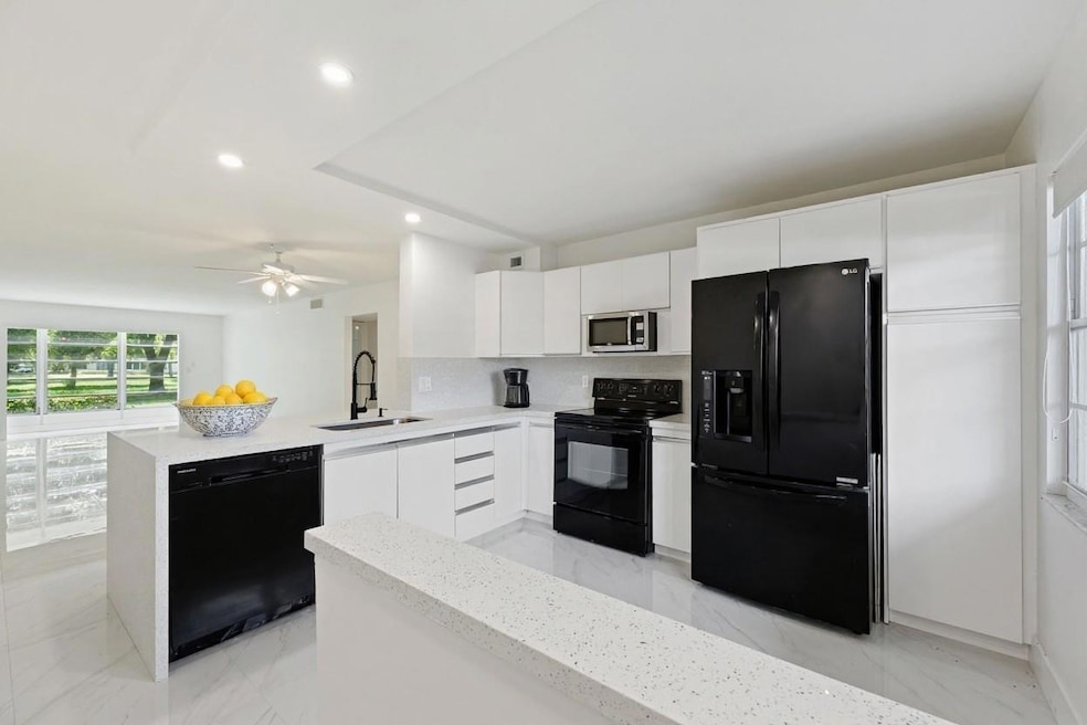 Lucaya Village unit M1, Coconut Creek, FL 33066 - photo 1