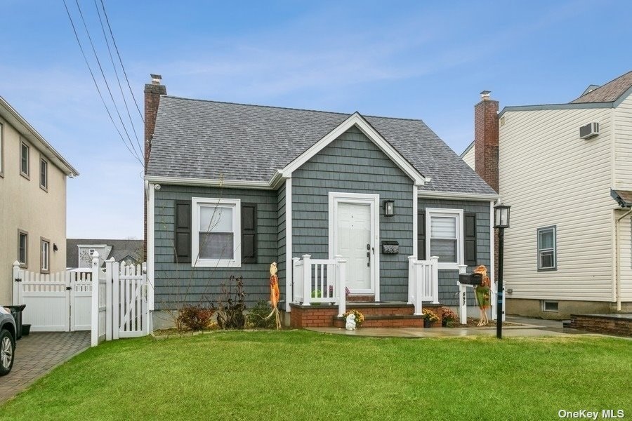 897 Saint James Place, Franklin Square, NY 11010 - photo 1