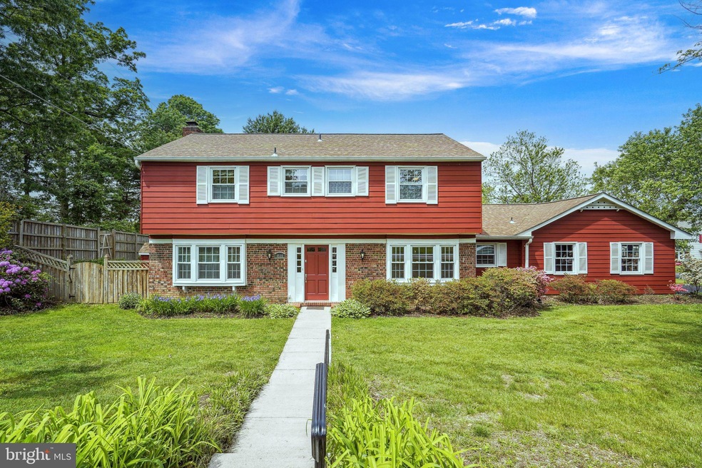 4500 Middle Ridge Dr, Fairfax, VA 22033 - photo 1