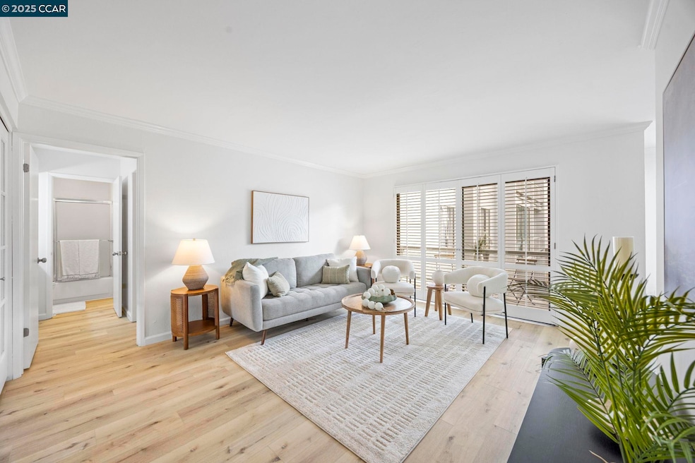 Watergate unit D335, Emeryville, CA 94608 - photo 1