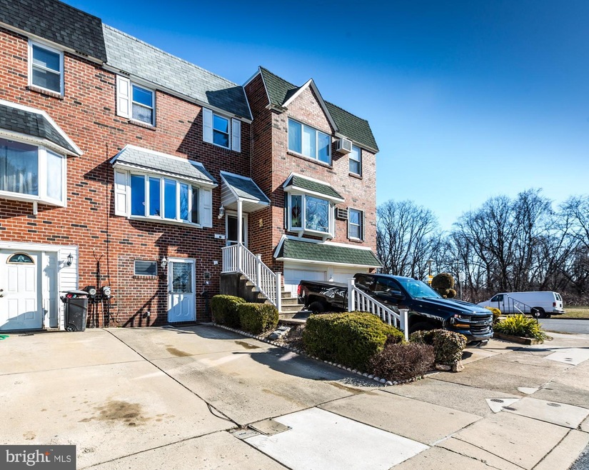 4735 Saint Denis Dr, Philadelphia, PA 19114 - photo 1