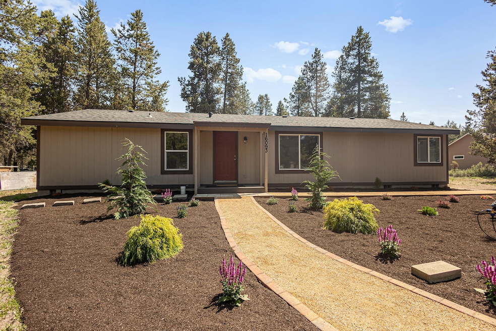 16093 Blackfeather Ln, La Pine, OR 97739 - photo 1