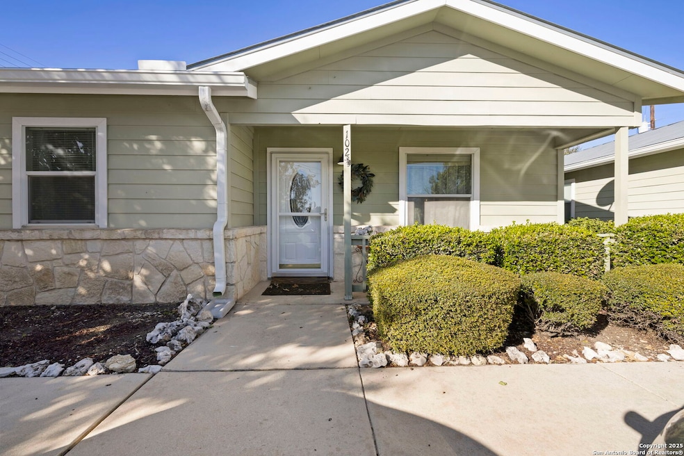 121 S Plant Ave unit 102, Boerne, TX 78006 - photo 1