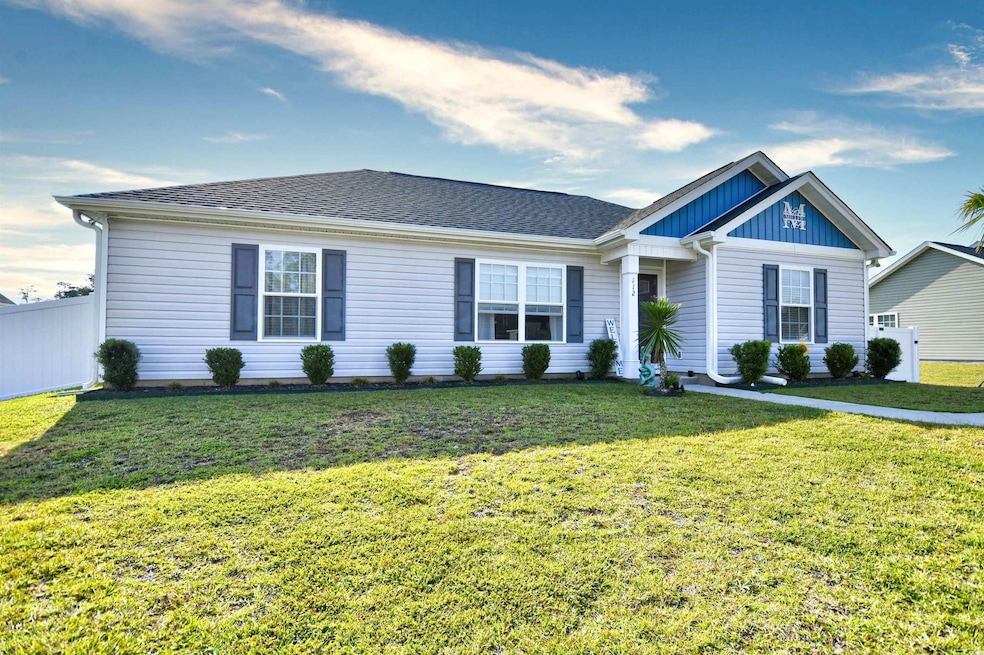 View of front of house featuring a front yard