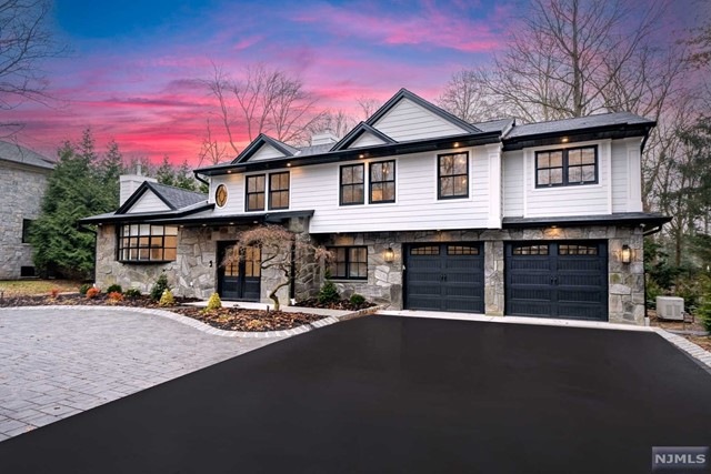 Sold $1,645,000 • Co-Listing Agent