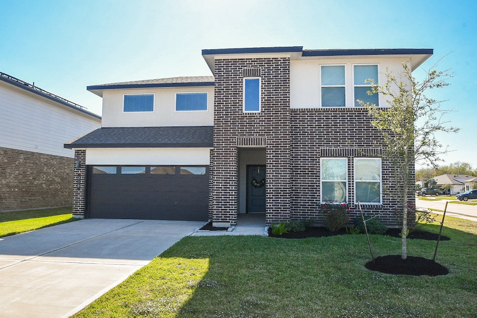 210 Dusty Bridle Ln, Rosharon, TX 77583 - photo 1