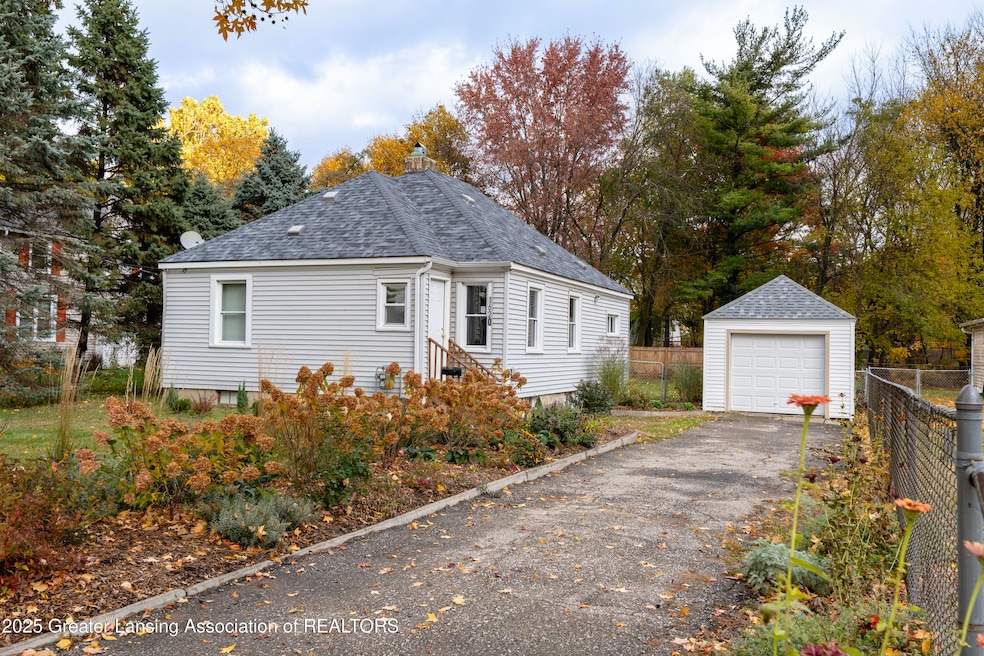 1620 Comfort St, Lansing, MI 48915 - photo 1