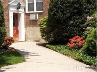 327 Palmer Terrace unit 1E, Mamaroneck, NY 10543 - photo 1