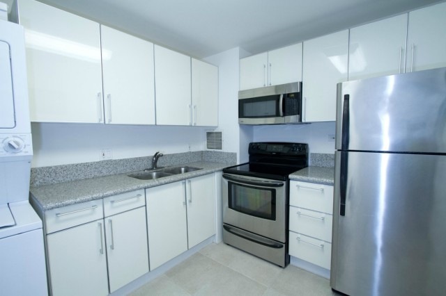 BEAUTIFUL KITCHEN ~ Granite countertops, custom ca