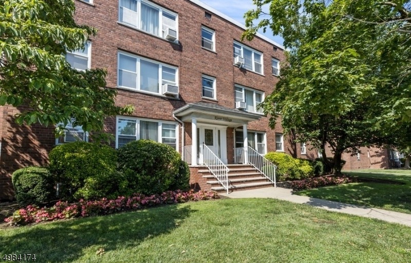 125 Hobart Ave unit 1C, Rutherford, NJ 07070 - photo 1