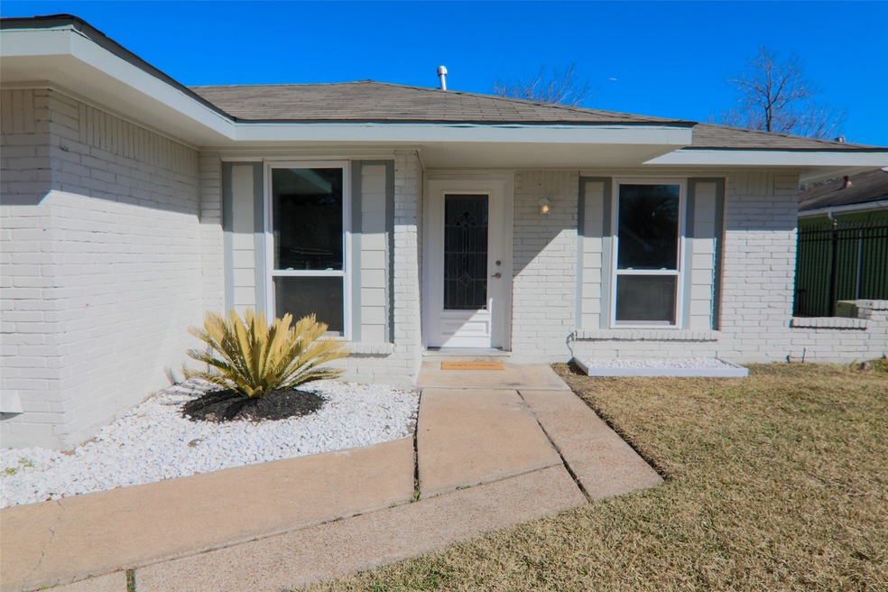 906 Forestburg Dr, Houston, TX 77038 - photo 1