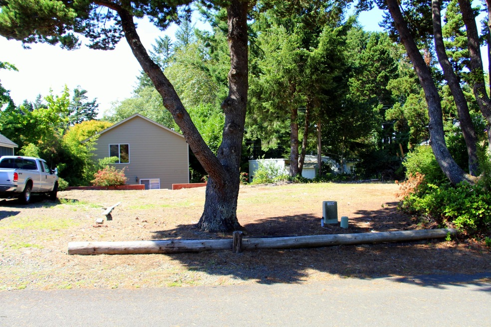 527 & 535 SE Quay Ave, Lincoln City, OR 97367 - photo 1