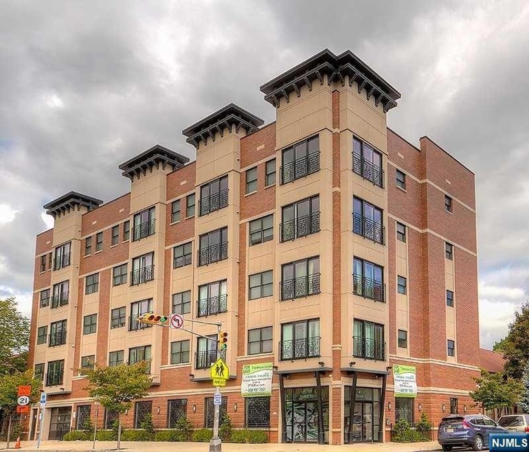 105 Broad St unit 205, Newark, NJ 07104 - photo 1