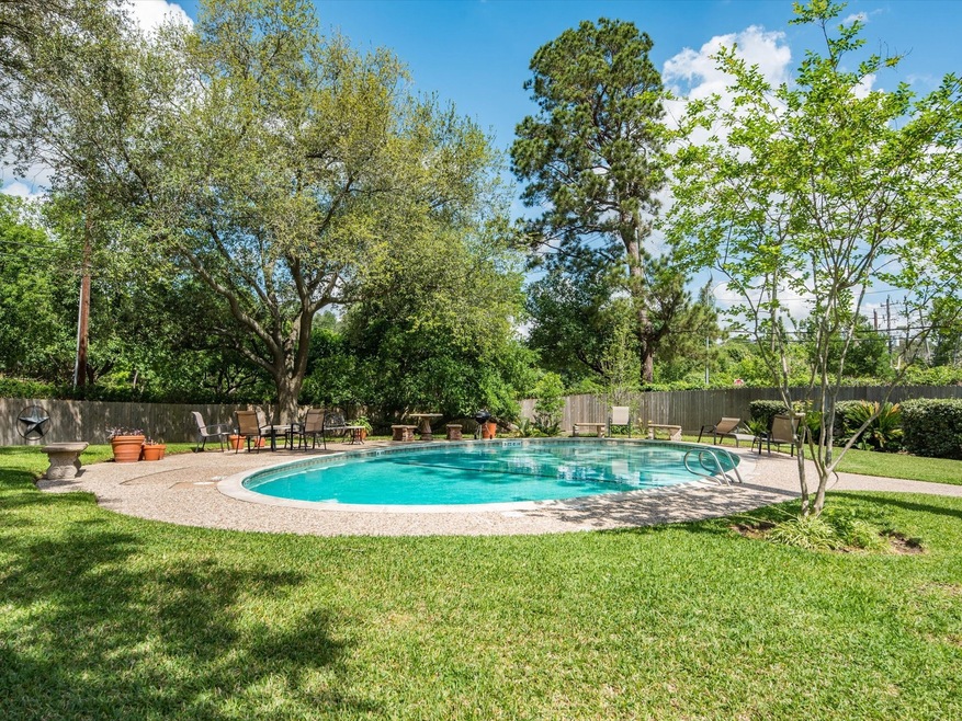 15 Bayou Pointe Dr, Houston, TX 77063 - photo 1