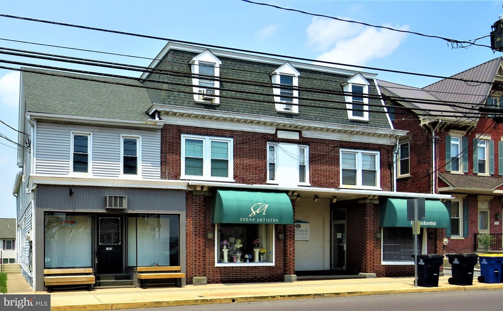 107 E Main St, New Holland, PA 17557 - photo 1