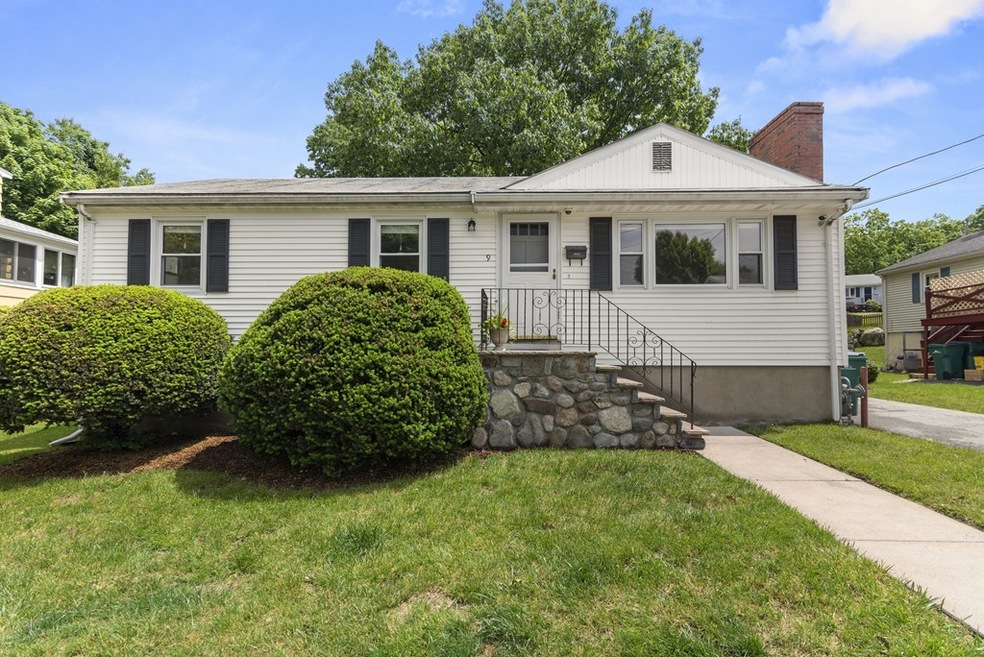 9 Graybriar Ln, Lynn, MA 01902 - photo 1