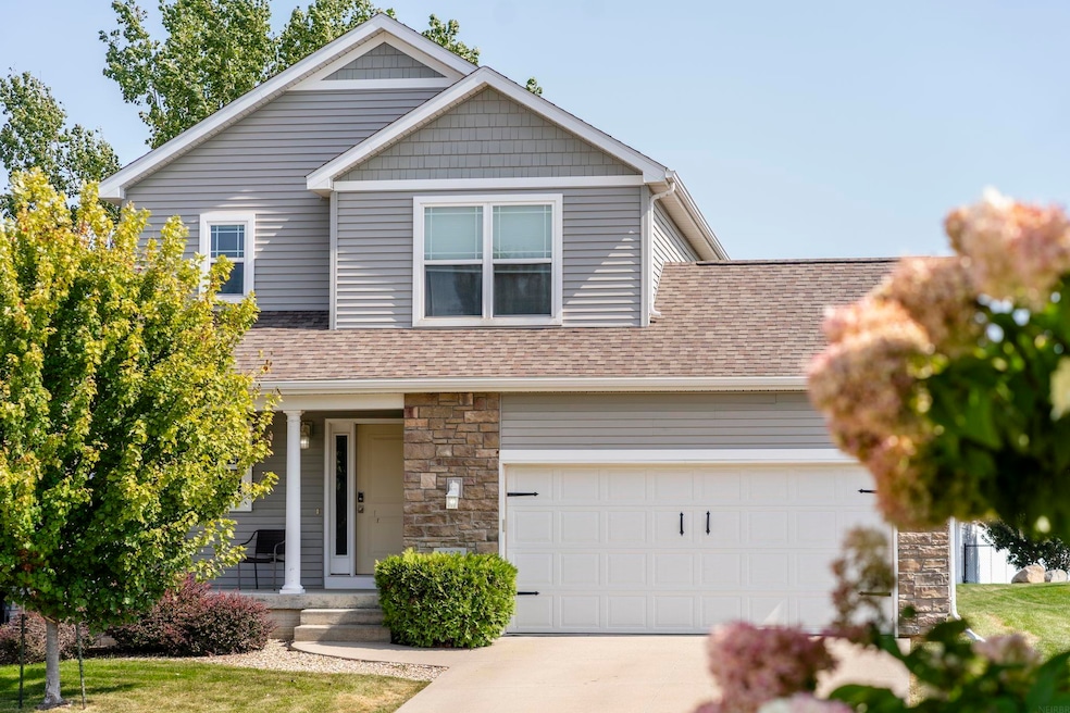 1407 Hummingbird Cir, Waterloo, IA 50702 - photo 1