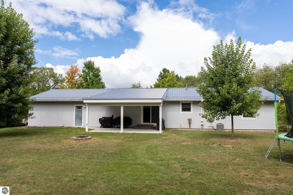 1004 Bishop Ln, Weidman, MI 48893 - photo 1