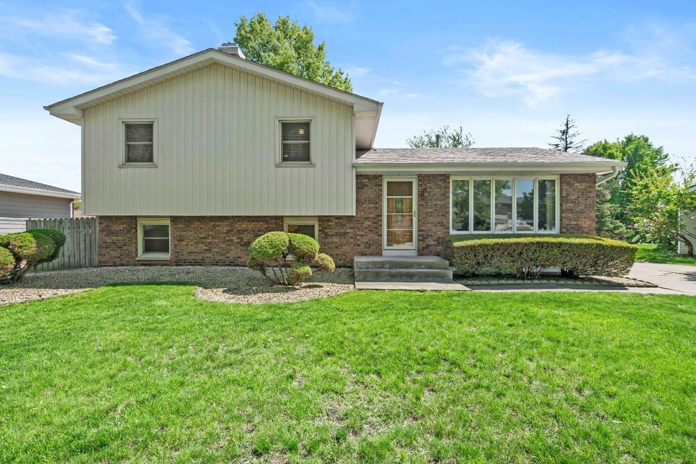 1005 Devonshire Ln, Dyer, IN 46311 - photo 1