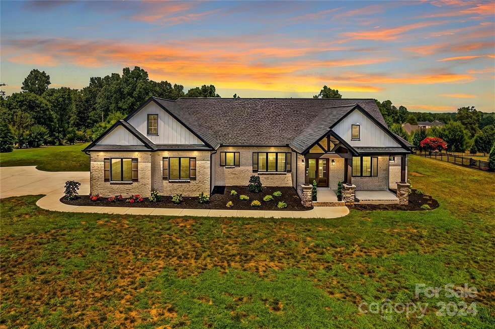 534 Fort Dobbs Rd, Statesville, NC 28625 - photo 1