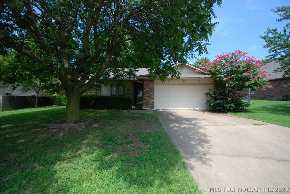 8212 E Lansing St, Broken Arrow, OK 74014 - photo 1