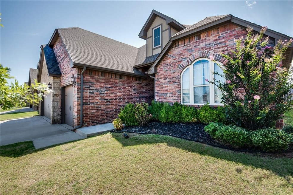 1017 Samantha Ln, Moore, OK 73160 - photo 1
