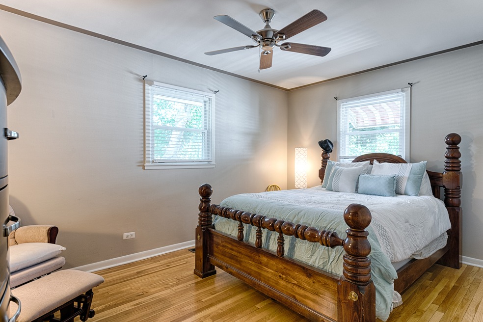 1811 Ivy Ln, Aurora, IL 60506 - photo 1