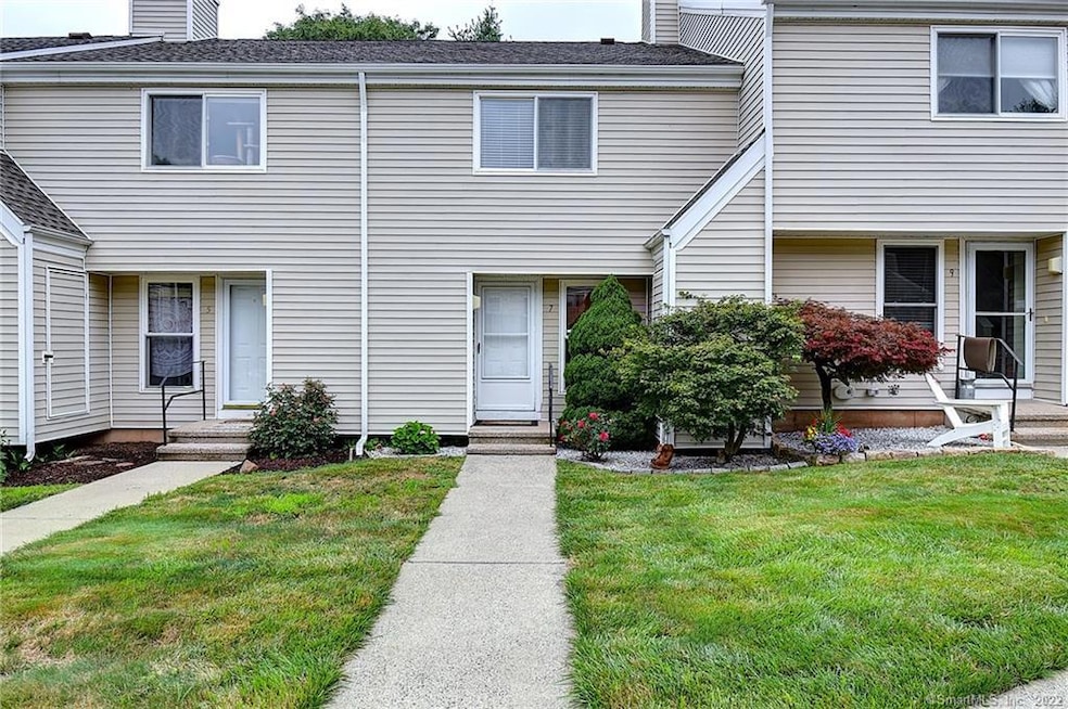 7 Watch Hill Cir, Cromwell, CT 06416 - photo 1