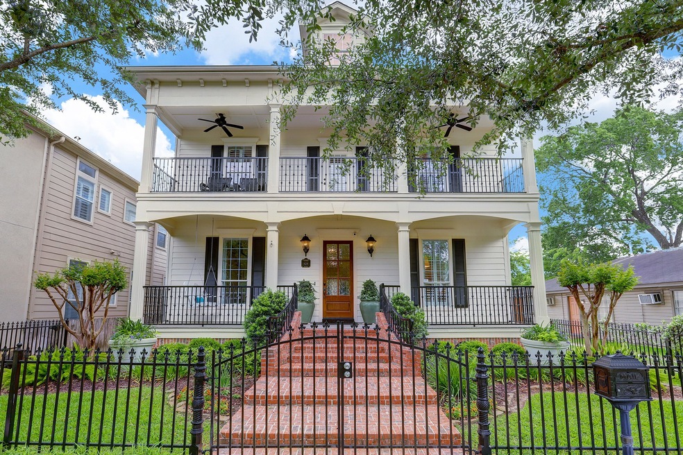 629 E 10th 1/2 St, Houston, TX 77008 - photo 1