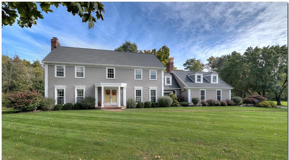 Very classic colonial (built by Hargreaves) with n