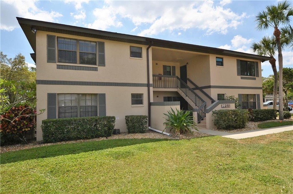 MOVE IN READY 2ND FLOOR END UNIT IN OAKS IV!