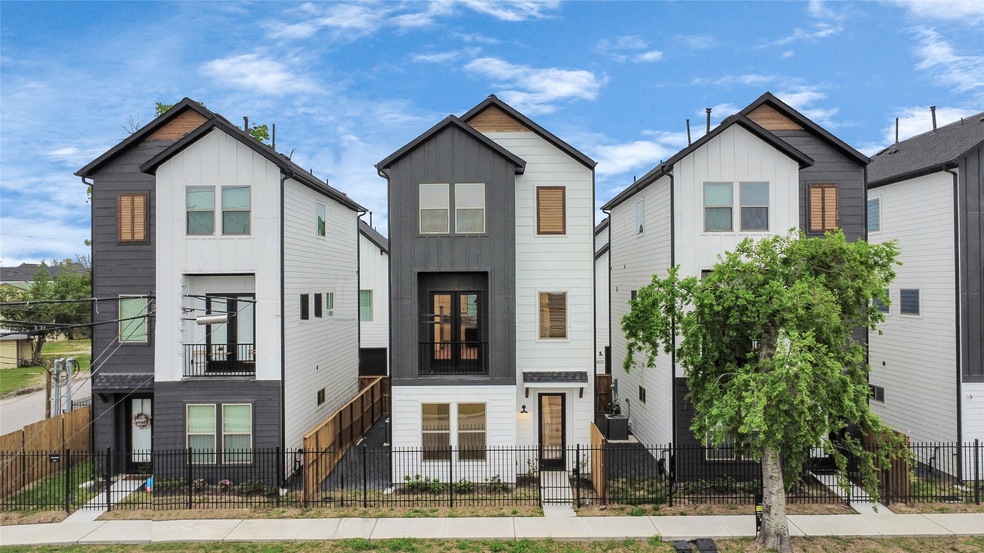 4541 Old Yale St, Houston, TX 77018 - photo 1