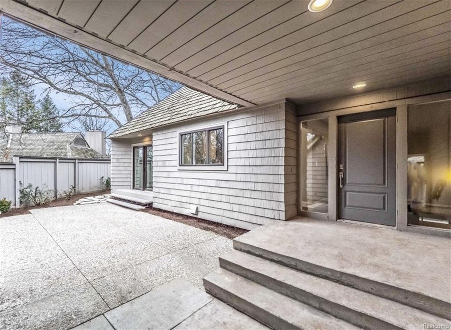 957 Bloomfield Woods, Bloomfield Hills, MI 48304 - photo 1