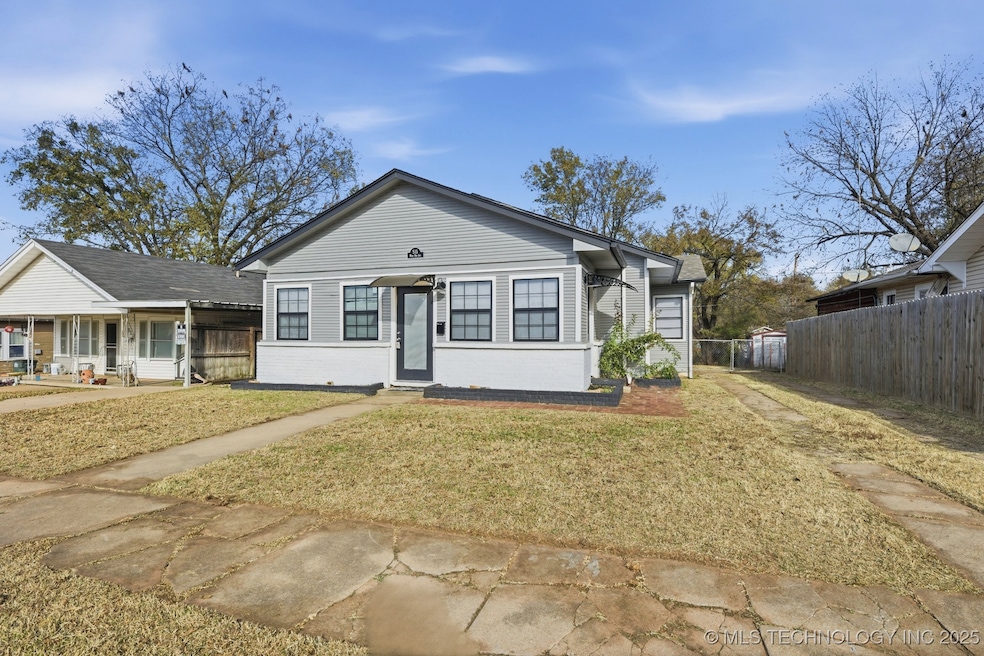 515 W 8th Ave, Bristow, OK 74010 - photo 1