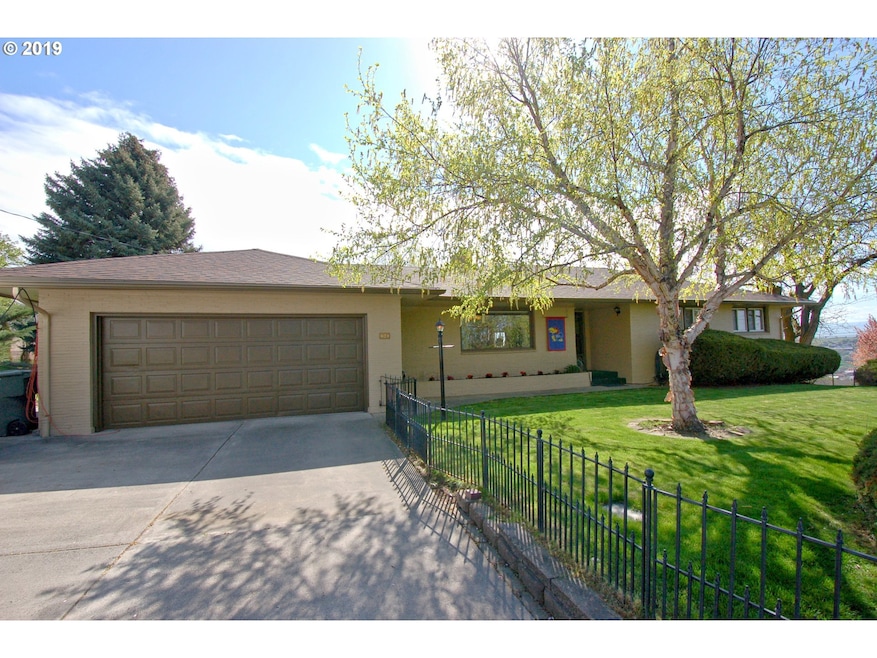 808 NW 4th St, Pendleton, OR 97801 - photo 1