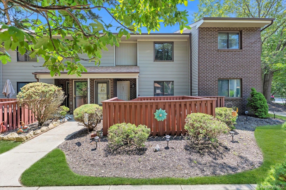 881 Skyline Dr unit 881, Coram, NY 11727 - photo 1