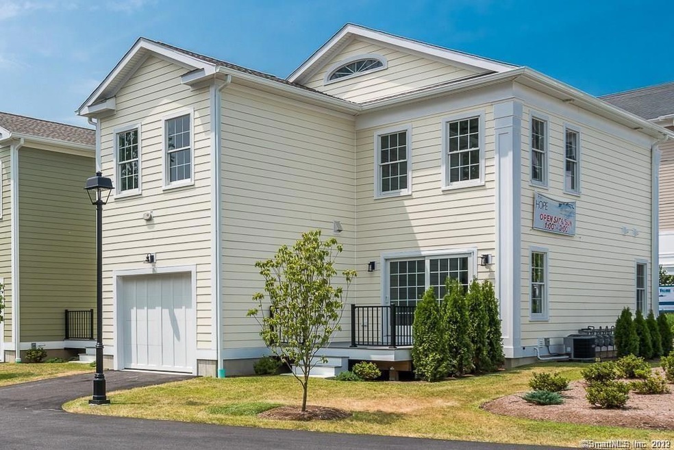 45 Hope St unit 6, Niantic, CT 06357 - photo 1