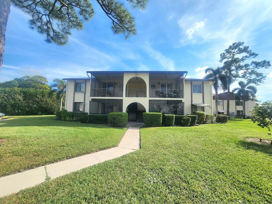 310 Knotty Pine Cir unit D-2, Greenacres, FL 33463 - photo 1