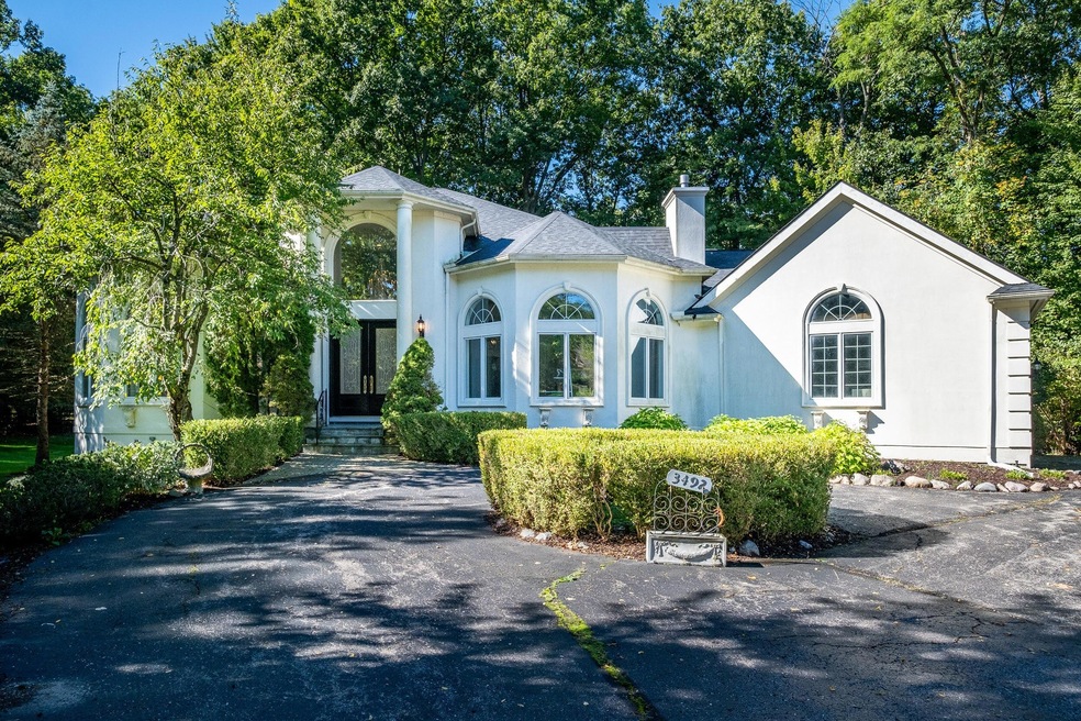 3492 Twin Oaks Ct, West Bloomfield, MI 48324 - photo 1