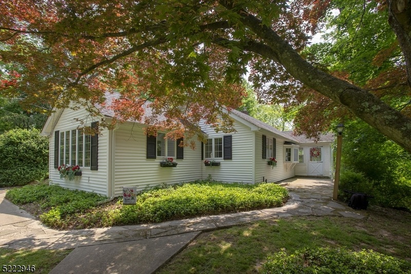 184 Pequest Rd, Andover, NJ 07821