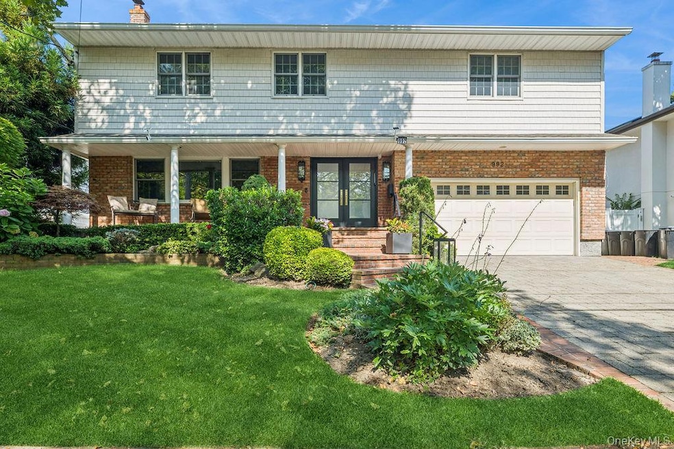 992 Dartmouth Ln, Woodmere, NY 11598 - photo 1