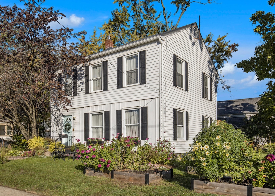 903 9th St NW, Grand Rapids, MI 49504 - photo 1