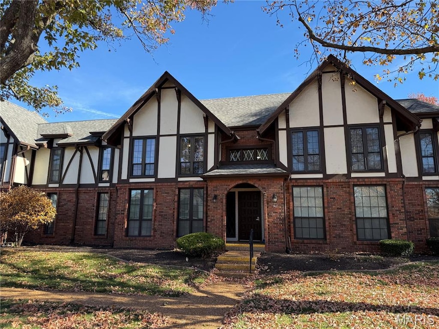 917 Claytonbrook Dr unit 3, Ballwin, MO 63011 - photo 1