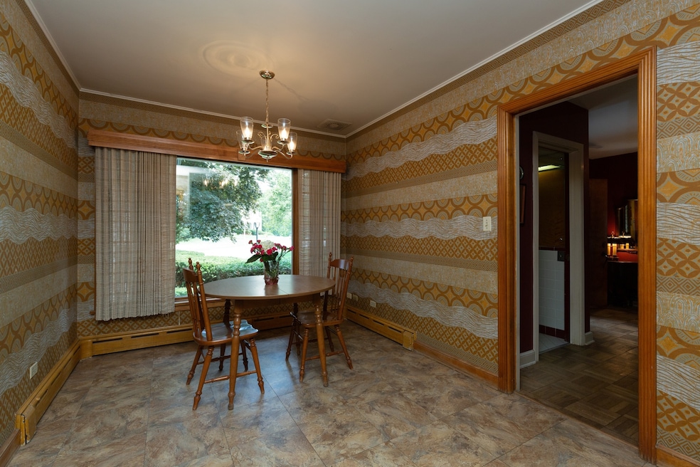 45 River Bluff Rd, Elgin, IL 60120 - photo 1