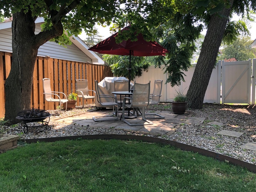 775 Laurel Ave, Des Plaines, IL 60016 - photo 1